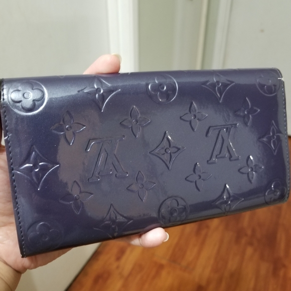 Authentic LV Vernis Sarah Long Wallet - Picture 17 of 17